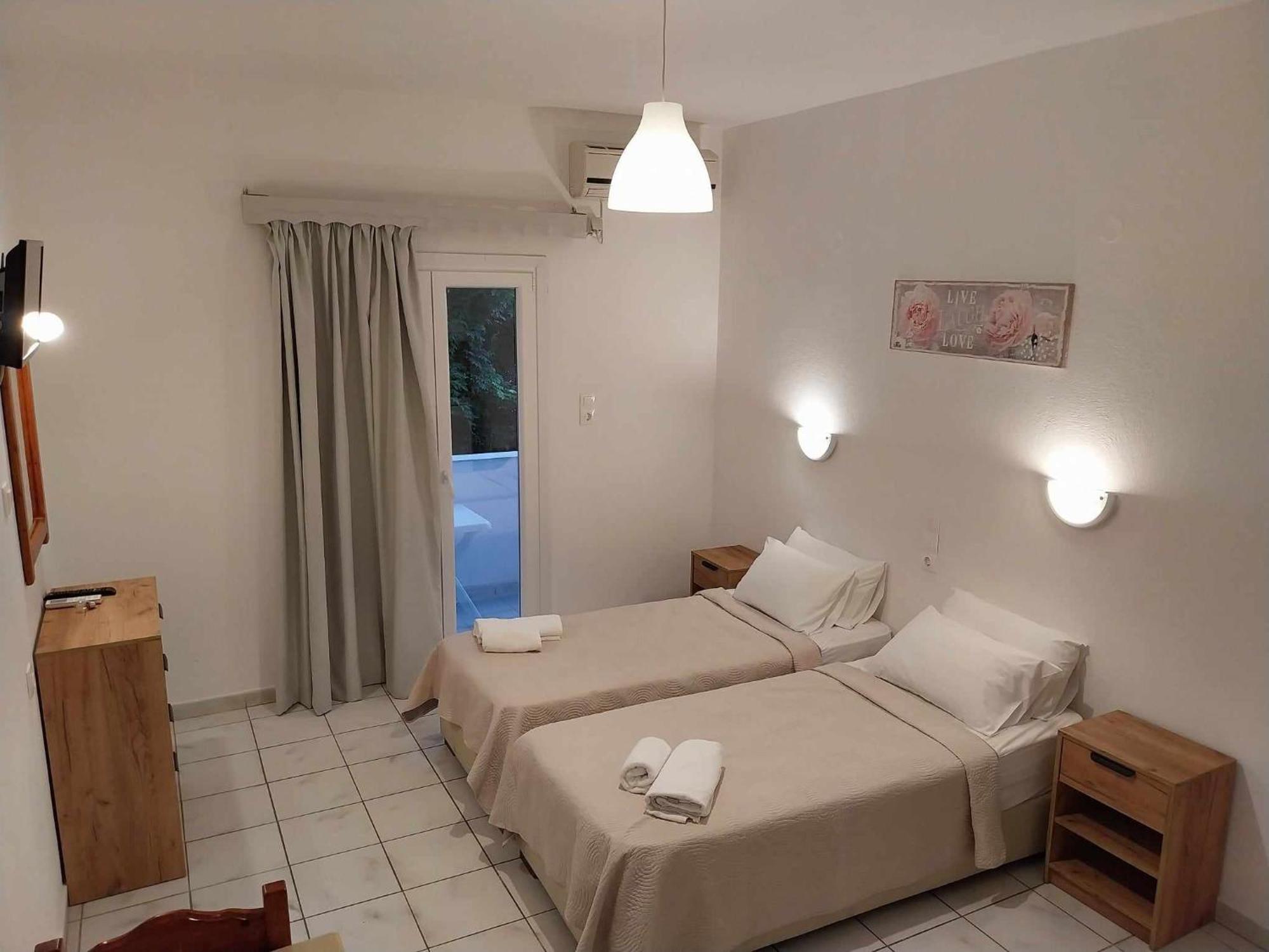Gorgona Apartments & Studios อิปโซส ภายนอก รูปภาพ